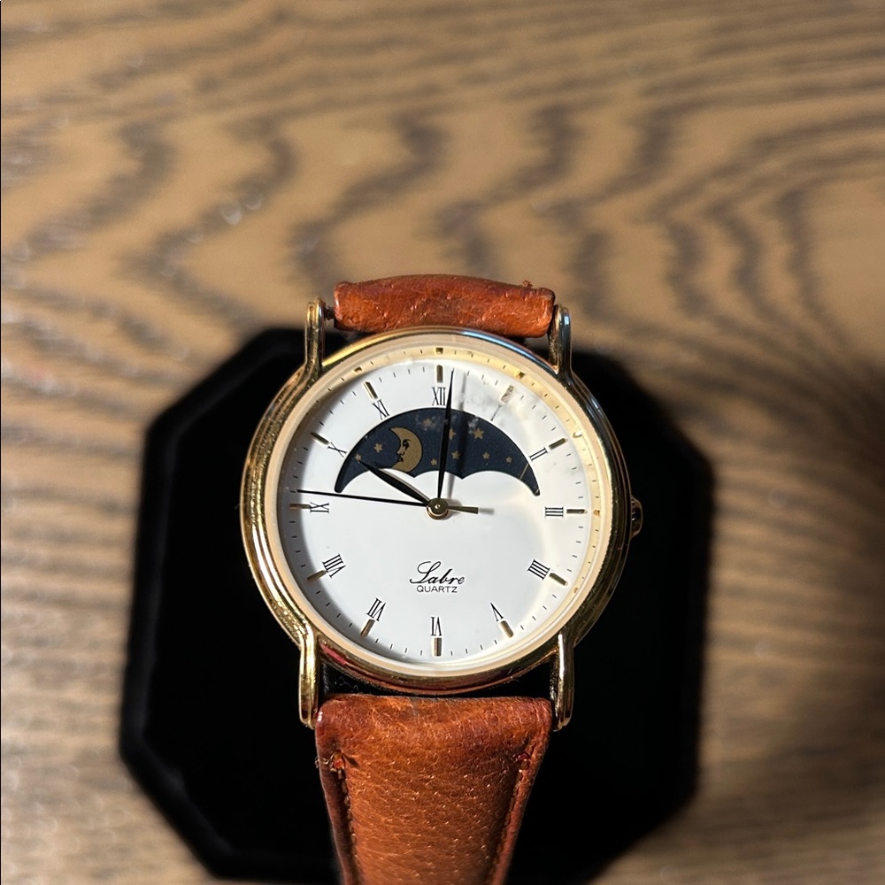 Vintage LABRE Quartz Moon Phase Gold Tone Watch - Picture 3 of 9